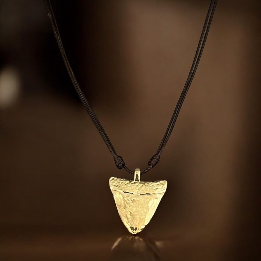 Bold Instinct – Shark Tooth Necklace