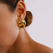 Load image into Gallery viewer, Gold Cz Heart Earrings
