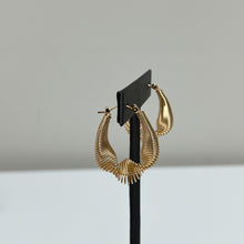 Load image into Gallery viewer, Rome Hoop Earrings Gold
