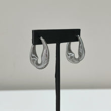 Load image into Gallery viewer, Rome Hoop Earrings Silver
