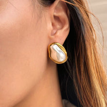 Load image into Gallery viewer, Baroque Pearl Earrings

