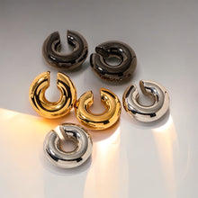 Load image into Gallery viewer, Black Chunky Ear Cuff
